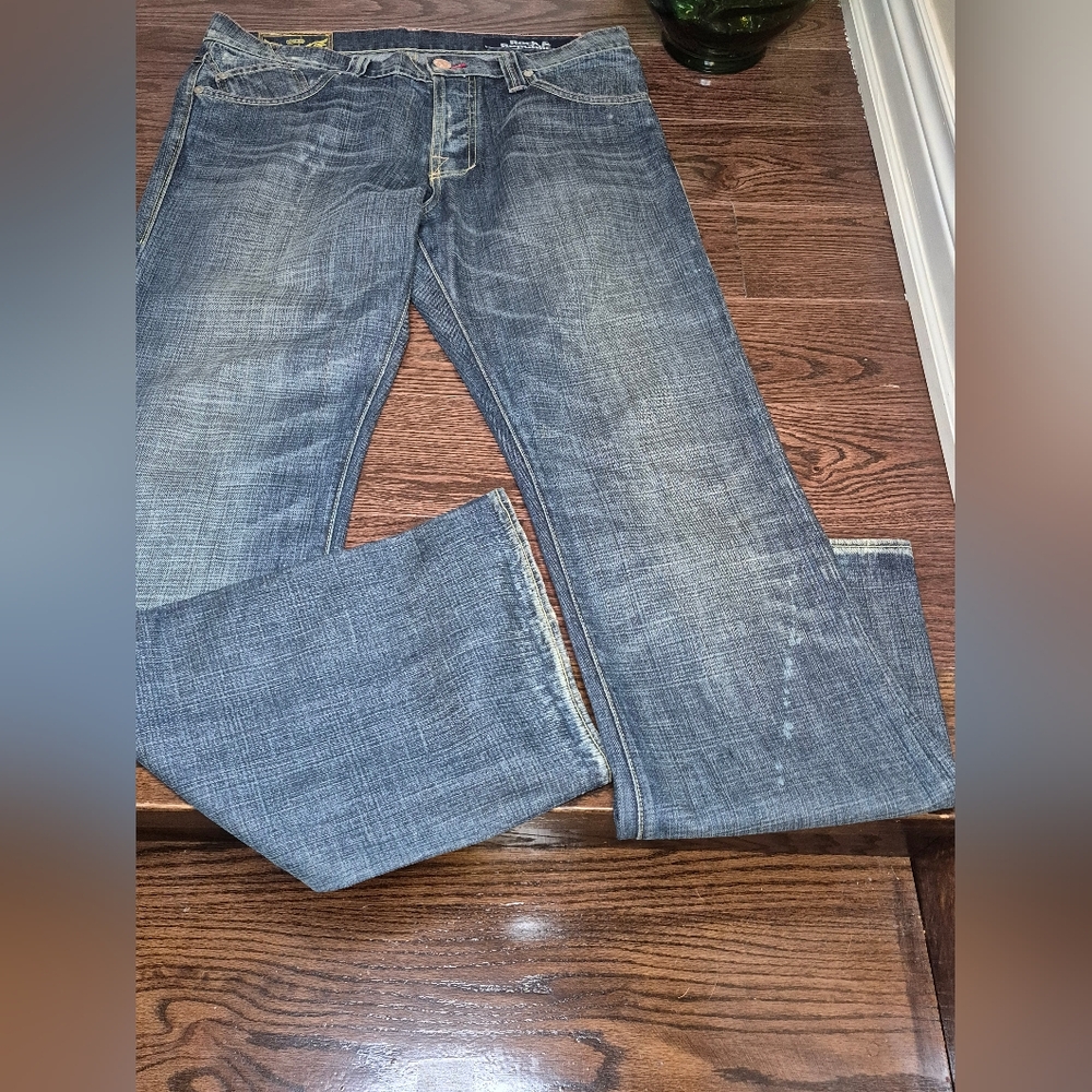Rock & Republic Faded Blue Denim Jeans - Picture 7 of 15